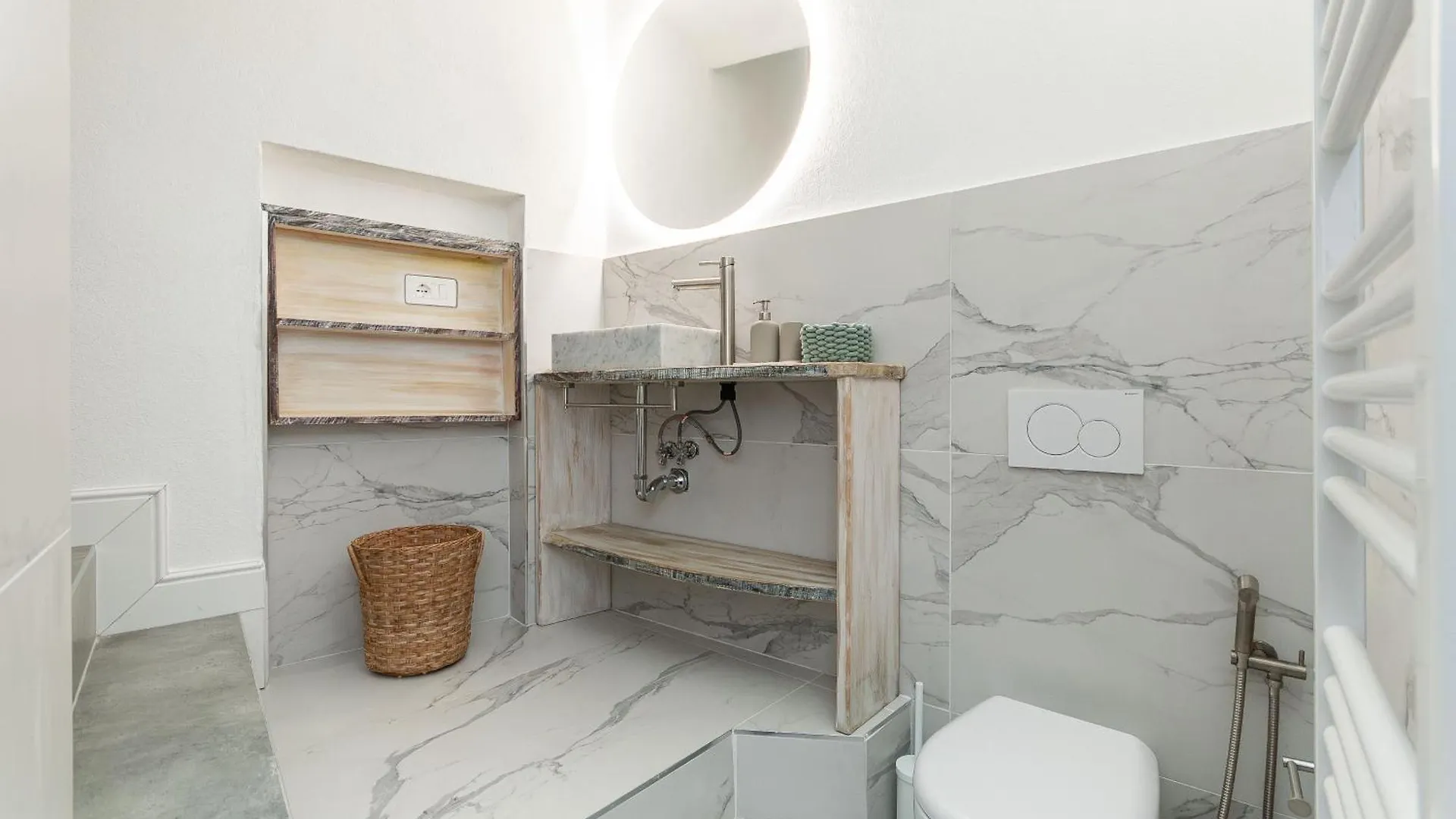 Luxury In Centro - 3Min Acquario Apartment Genoa Italy