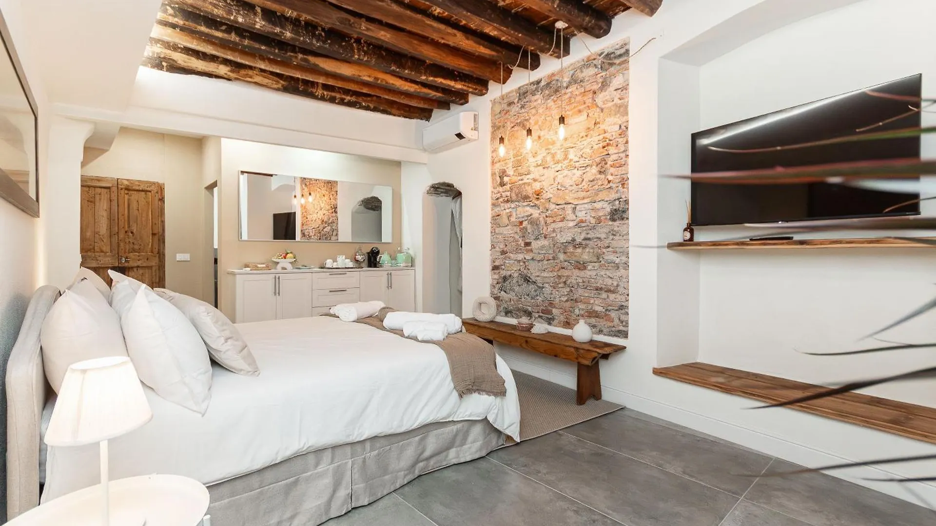 Luxury In Centro - 3Min Acquario Apartment Genoa 0*,  Italy